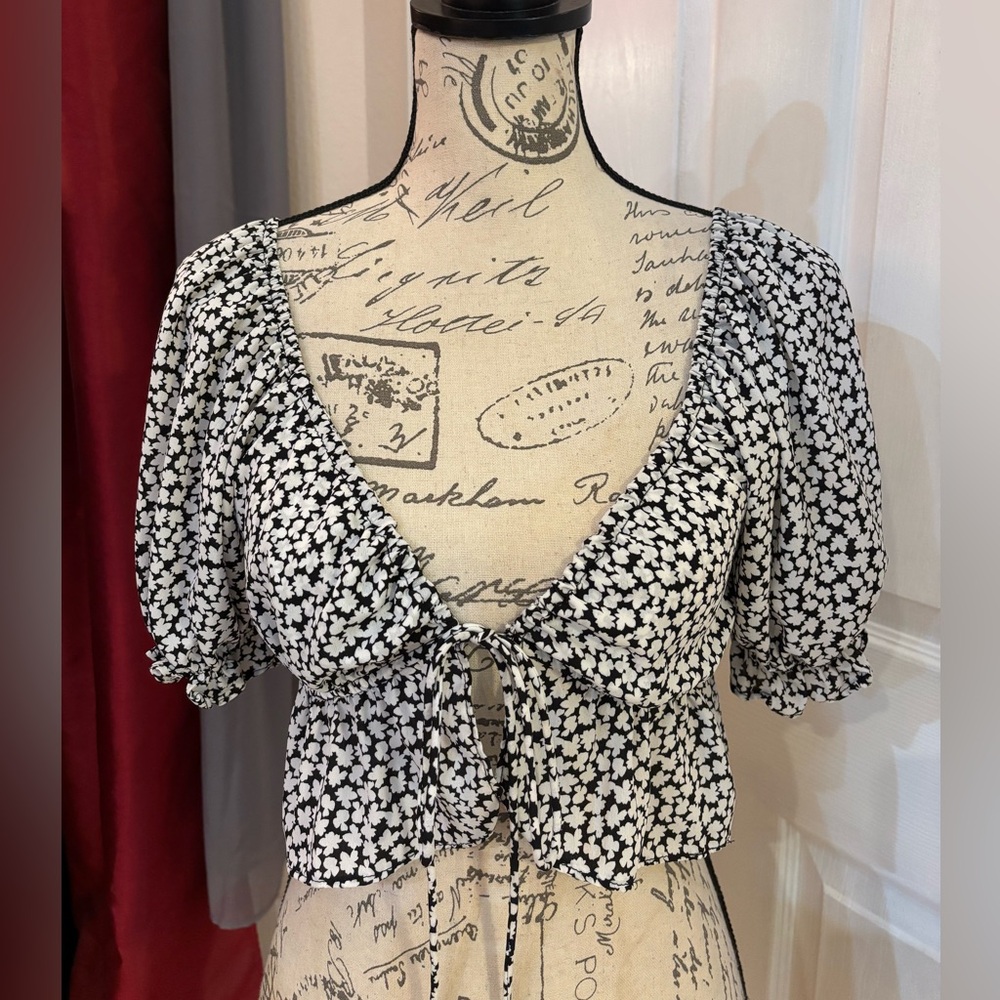 Princes Polly Front Tie Floral Crop Top